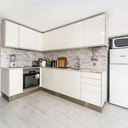 Sunny In Bica By Lisbeyond Daire